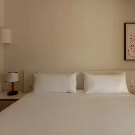 Victoria & Hotel